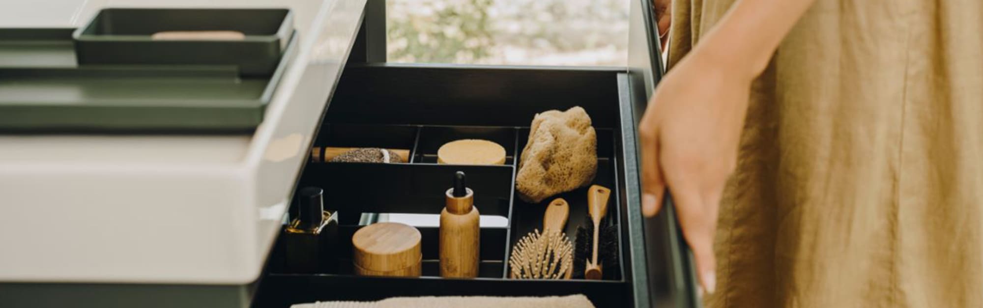 åpen skuff baderomsmøbel